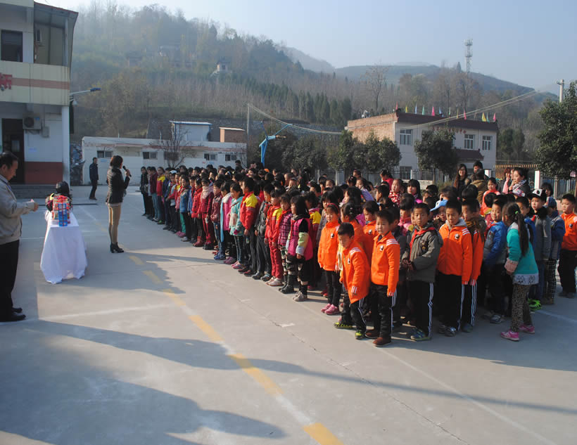 西馳電氣愛(ài)心永豐小學(xué)暖冬行(圖4) 西馳電氣愛(ài)心永豐小學(xué)暖冬行(圖4)
